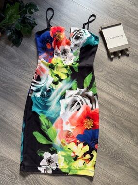 Bisou Bisou by Michele Bohbot V-Cut Vibrant Floral Sexy Bodycon Dress. Size 2